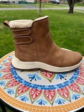 Eddie Bauer Siren Womens Sz  7 Brown Winter Ankle Boots Lined Zipper Insulated